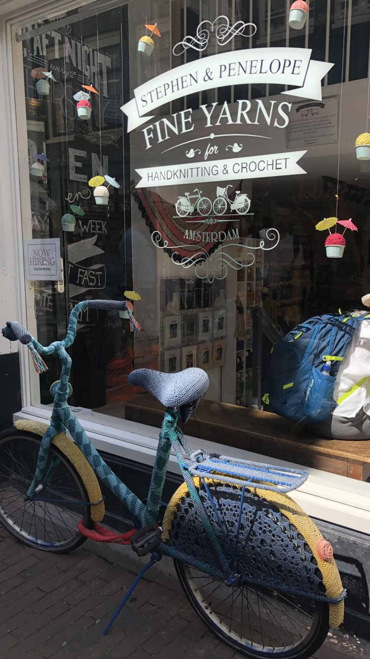 Обои дорожный велосипед, улица, велосипед, гибридный велосипед, обод колеса велосипеда в разрешении 750x1334