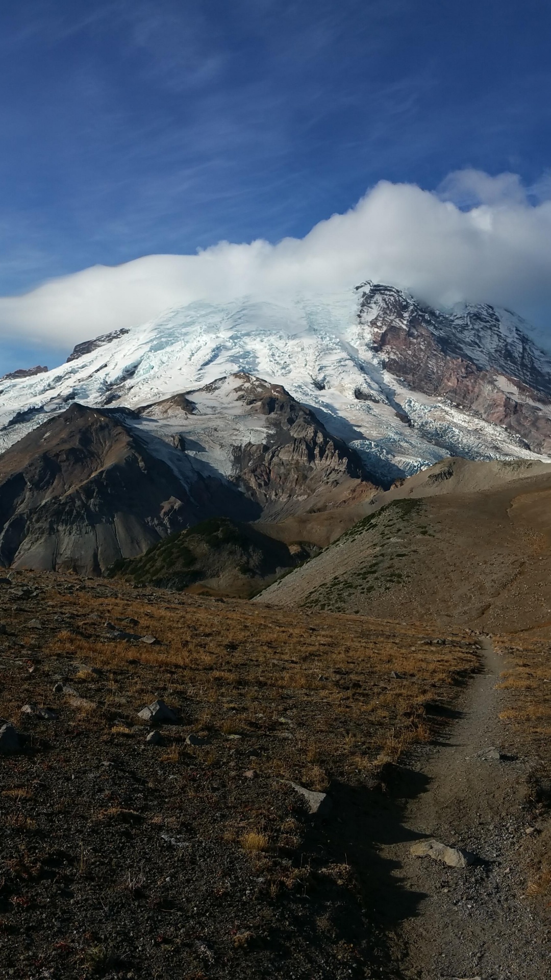 Обои вулкан, гора, нагорье, горный хребет, хребет в разрешении 1080x1920