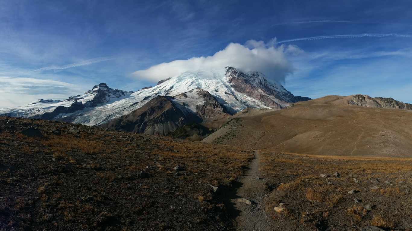Обои вулкан, гора, нагорье, горный хребет, хребет в разрешении 1366x768