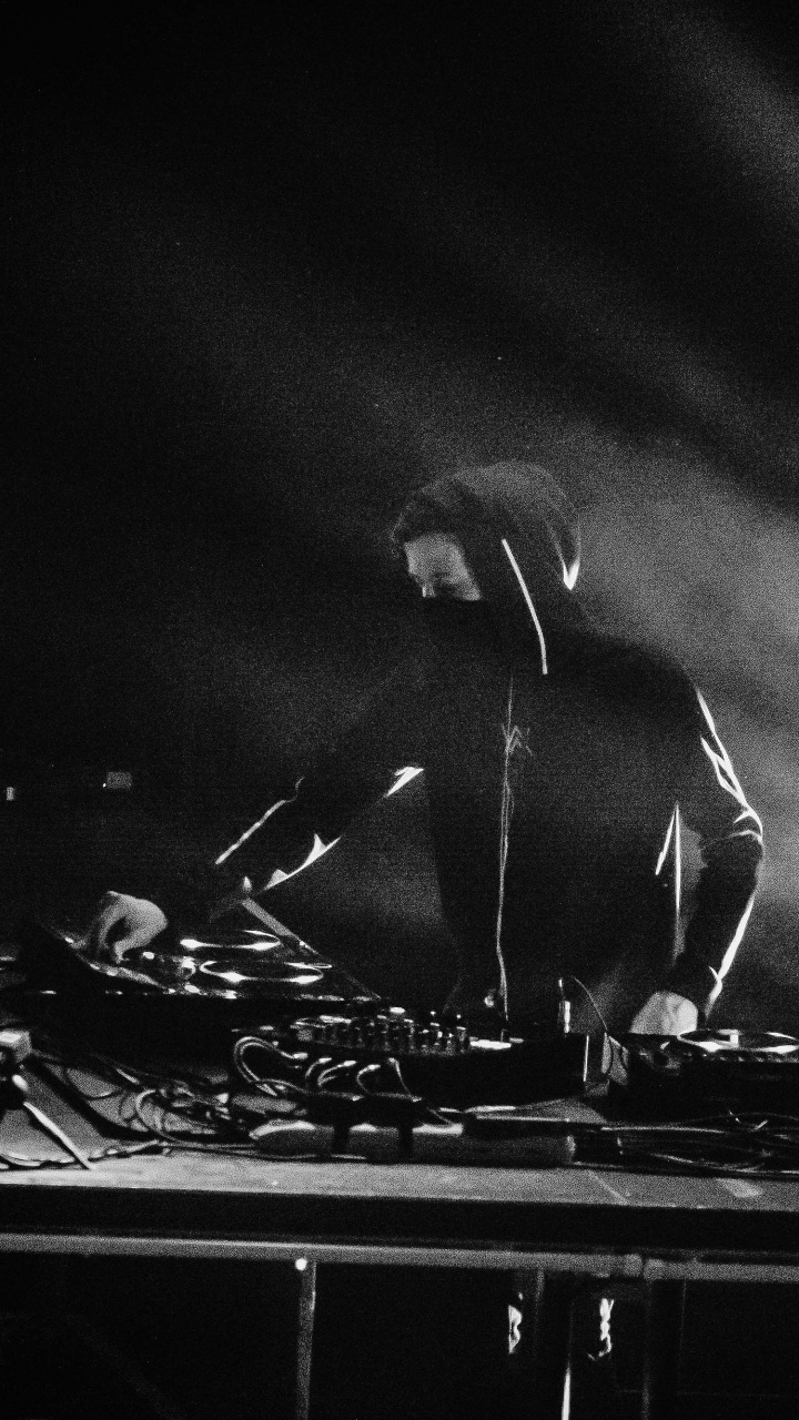 Обои черный, белые, Представление, концерт, театральное искусство в разрешении 720x1280