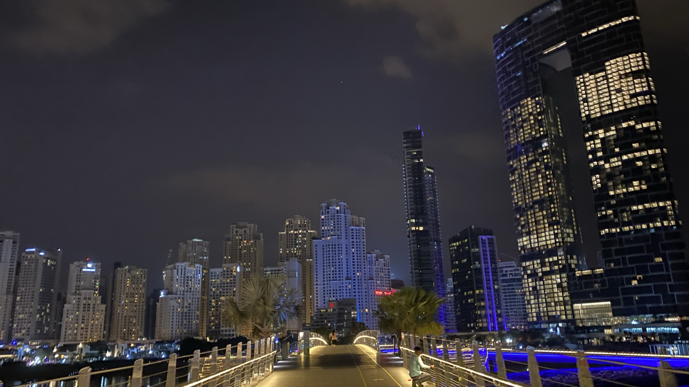 Обои Дубай, ночь, башня, город, метрополия в разрешении 1366x768