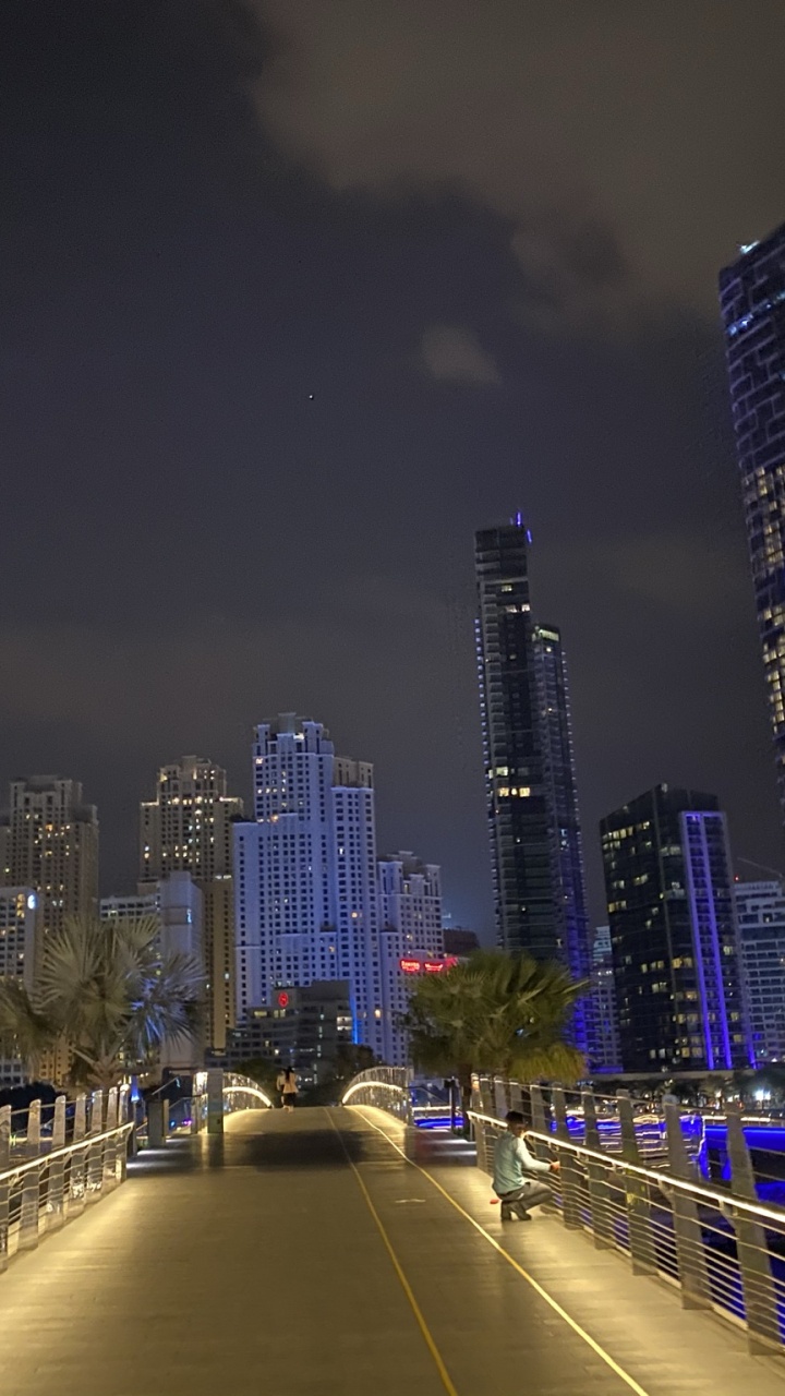 Обои Дубай, ночь, башня, город, метрополия в разрешении 720x1280