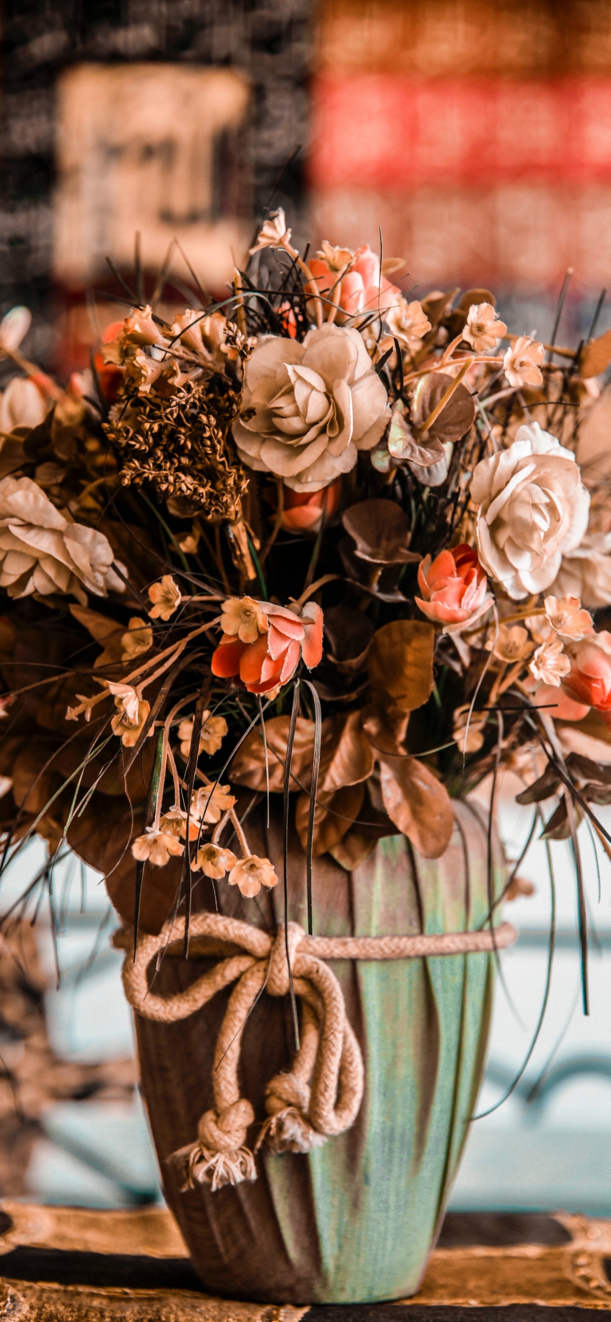 Обои ваза, цветок, букет, цветочный дизайн, флористика в разрешении 1242x2688