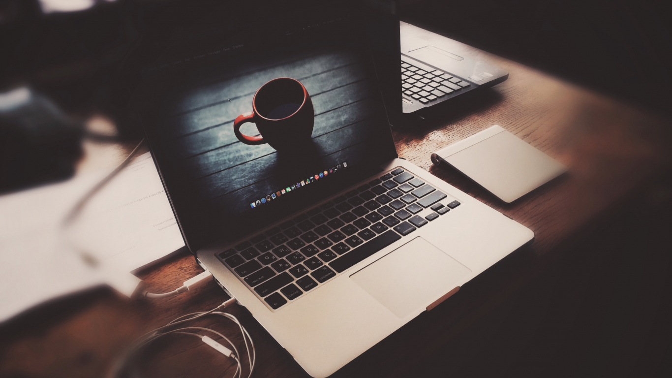 Обои Apple МасВоок Pro, технологии, дизайн, электронное устройство, рабочий стол в разрешении 1366x768