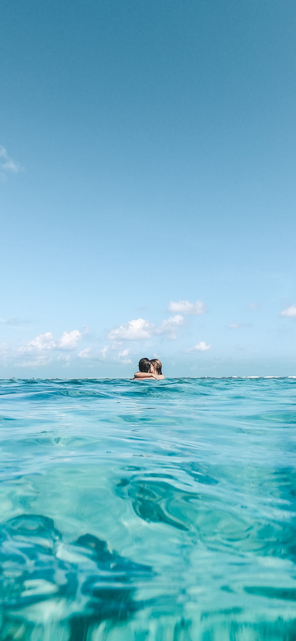 Обои море, вода, синий, океан, горизонт в разрешении 1242x2688