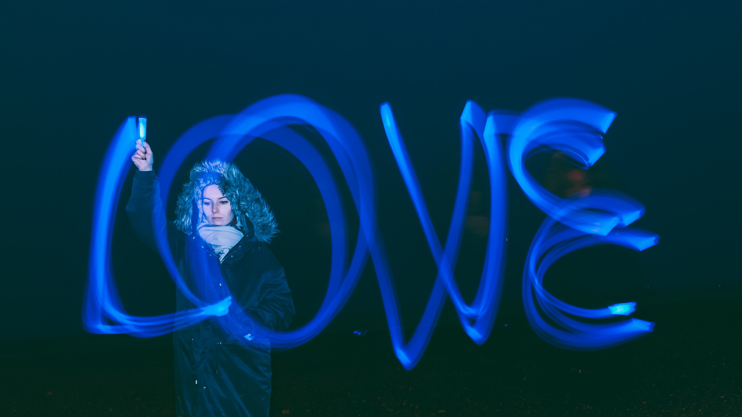 Обои синий, свет, электрик, графика, неон в разрешении 2560x1440