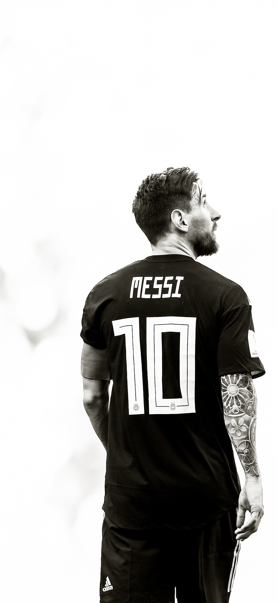 Обои ФК Барселона, ЧМ 2018, Футбольный игрок, белые, черный в разрешении 1125x2436