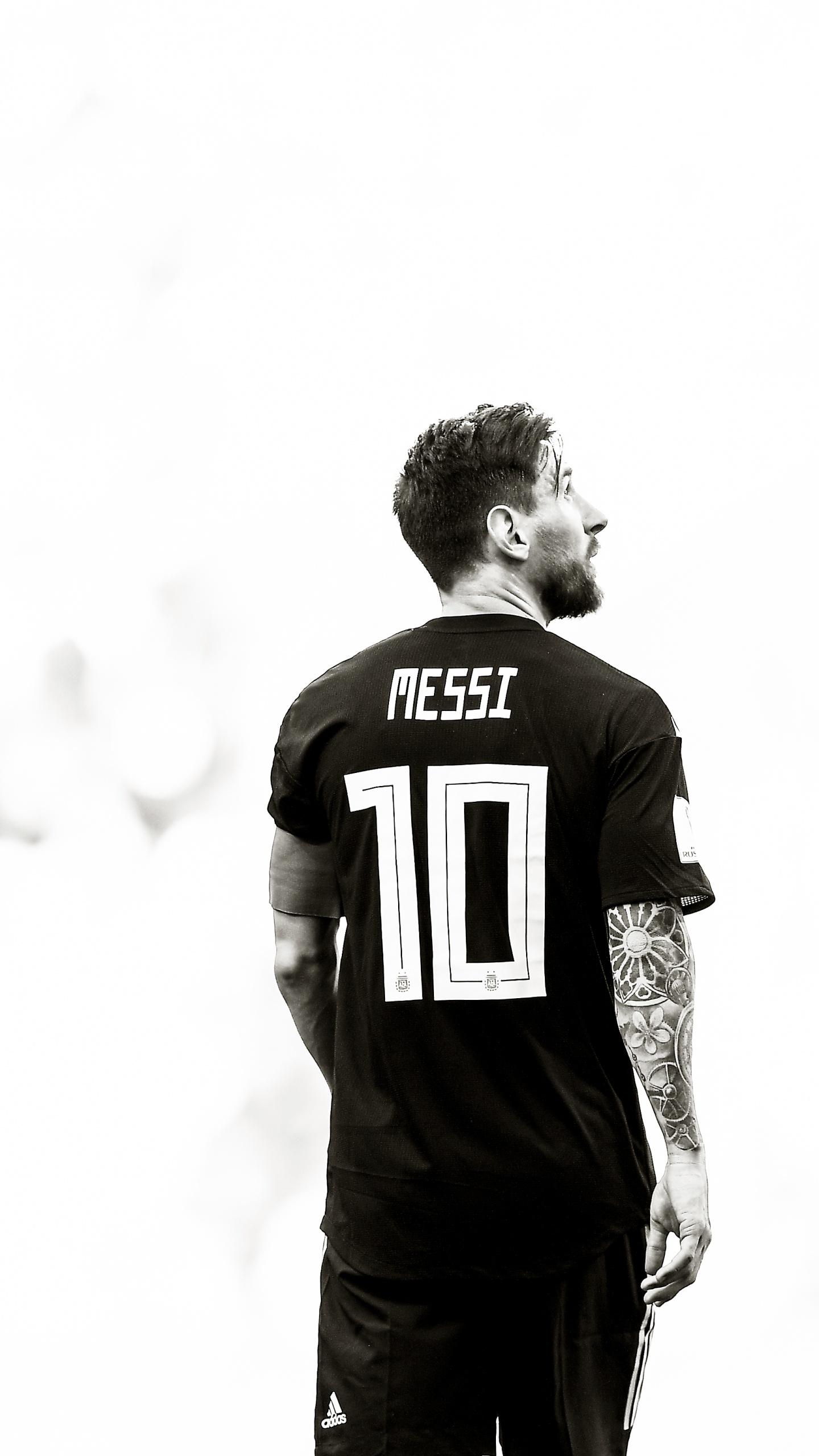 Обои ФК Барселона, ЧМ 2018, Футбольный игрок, белые, черный в разрешении 1440x2560