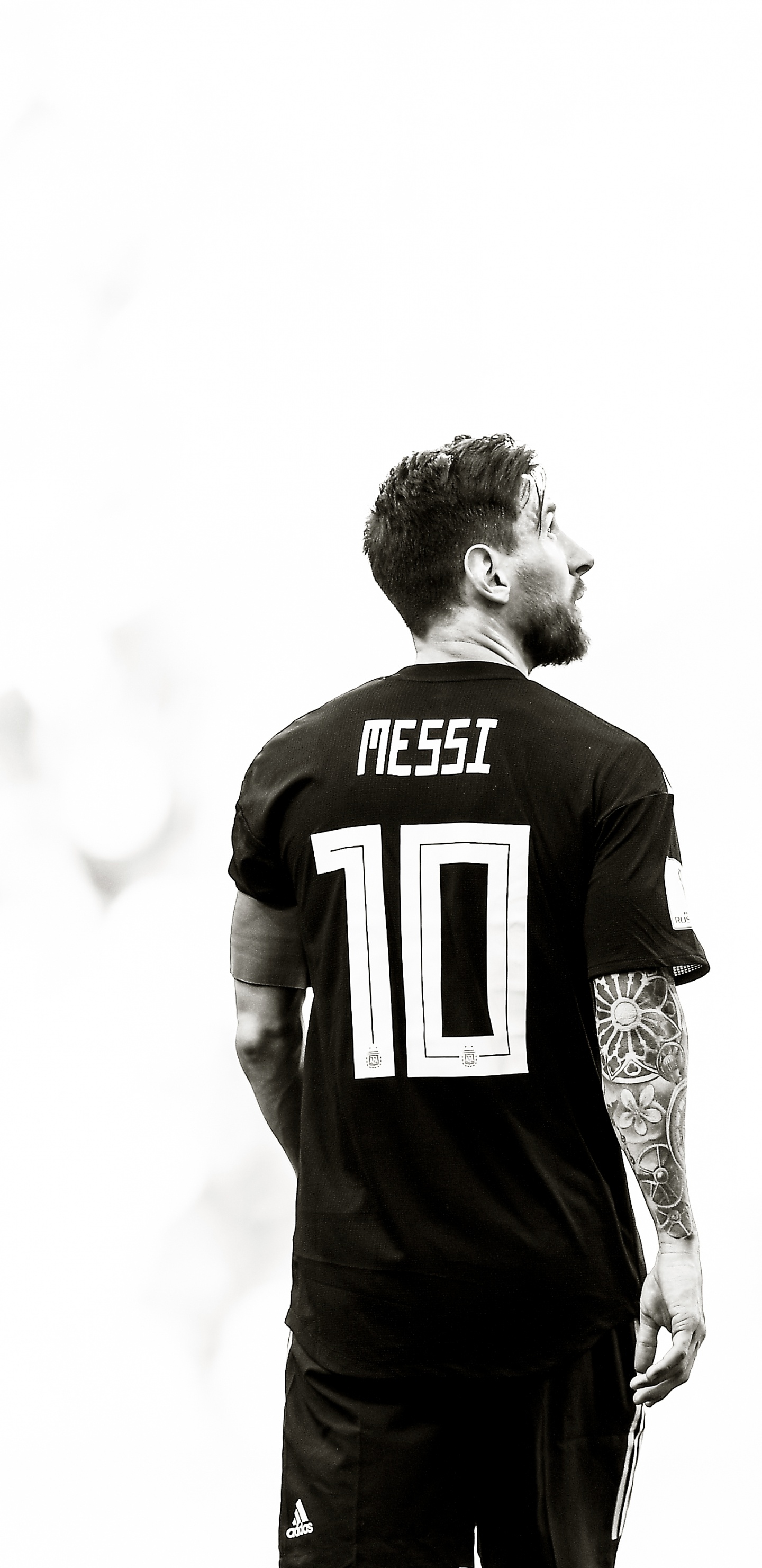 Обои ФК Барселона, ЧМ 2018, Футбольный игрок, белые, черный в разрешении 1440x2960