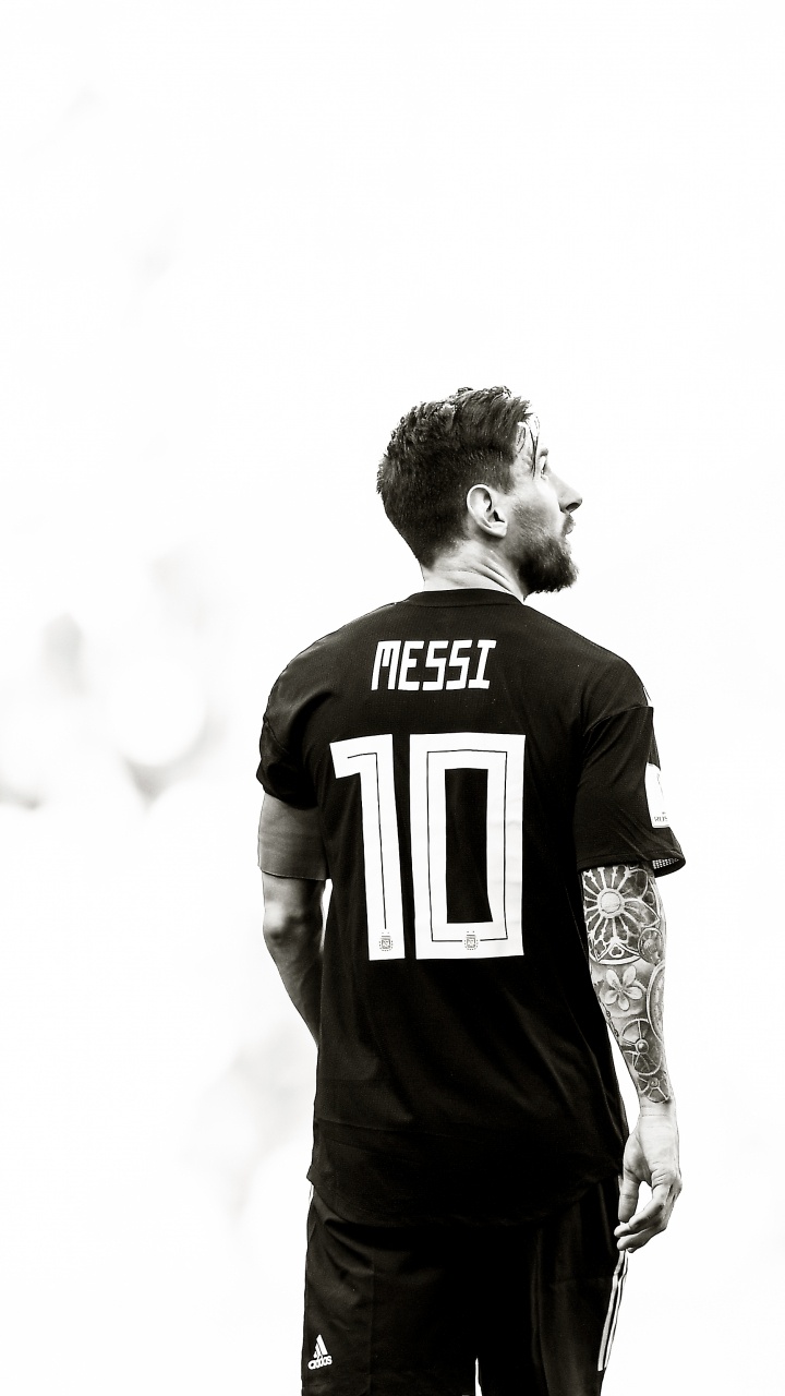 Обои ФК Барселона, ЧМ 2018, Футбольный игрок, белые, черный в разрешении 720x1280