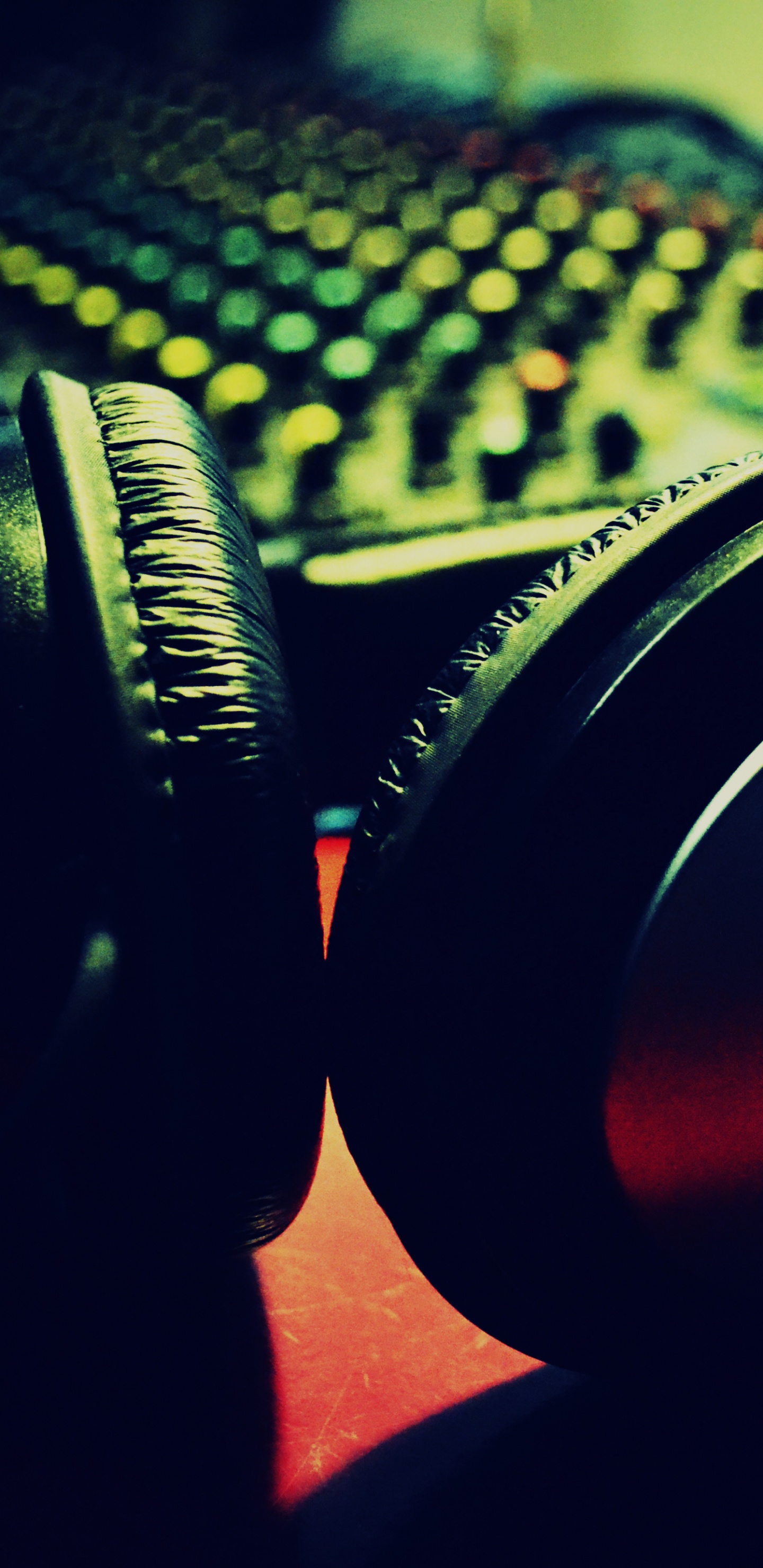 Обои звуковое оборудование, технологии, звук, аудио, темнота в разрешении 1440x2960