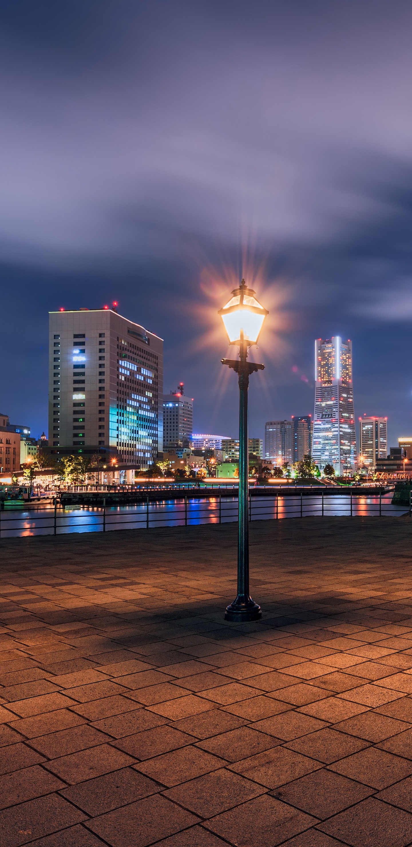 Обои ночь, город, городской район, линия горизонта, городской пейзаж в разрешении 1440x2960