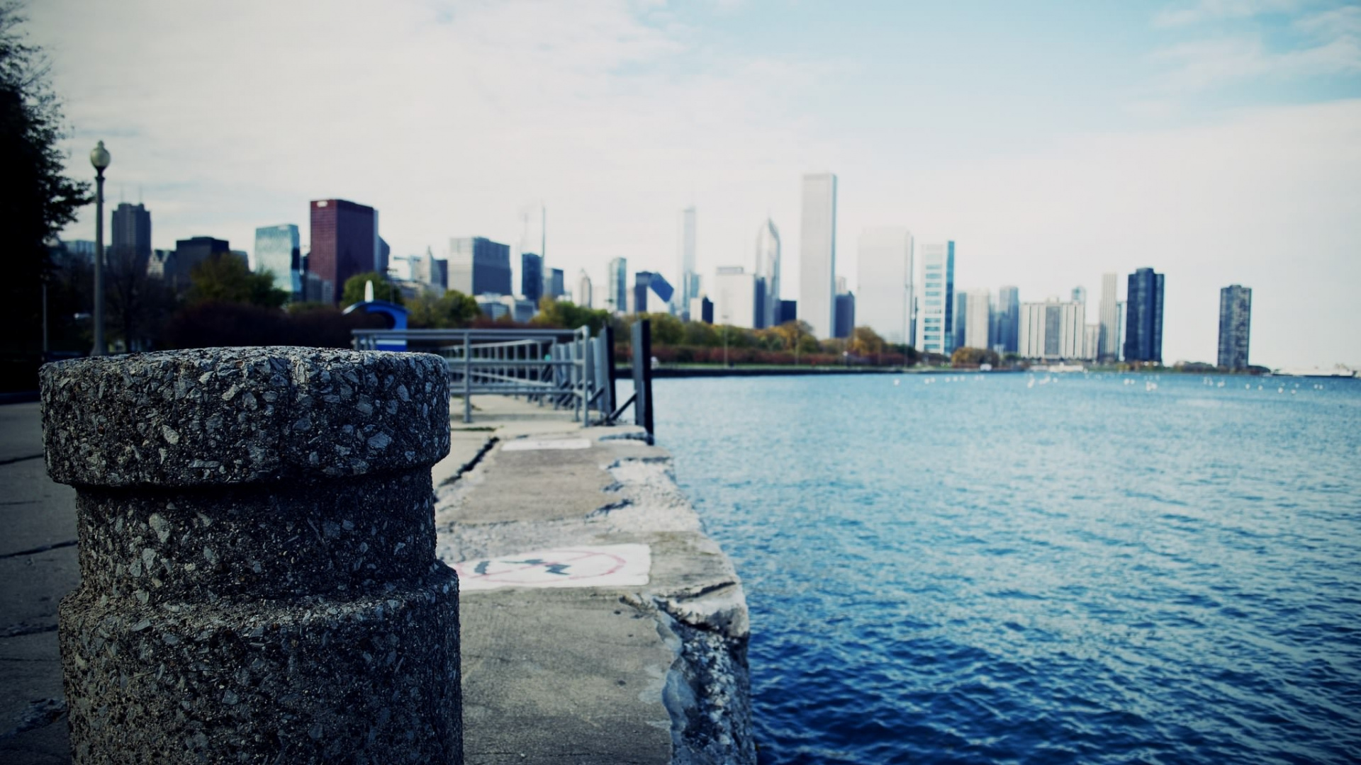 Обои линия горизонта, небоскреб, вода, город, городской пейзаж в разрешении 1920x1080