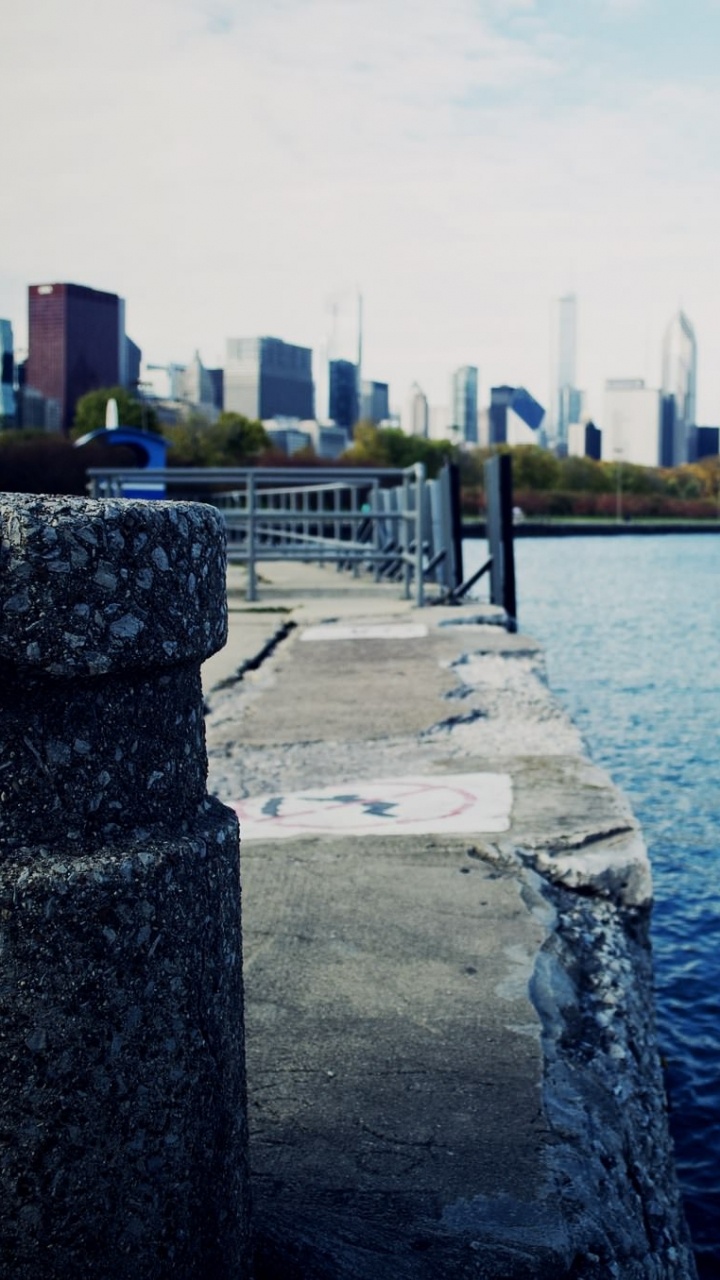 Обои линия горизонта, небоскреб, вода, город, городской пейзаж в разрешении 720x1280