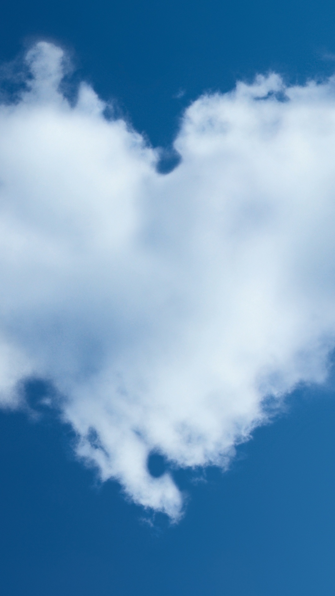 Обои сердце, облако, синий, дневное время, кучевое облако в разрешении 1080x1920