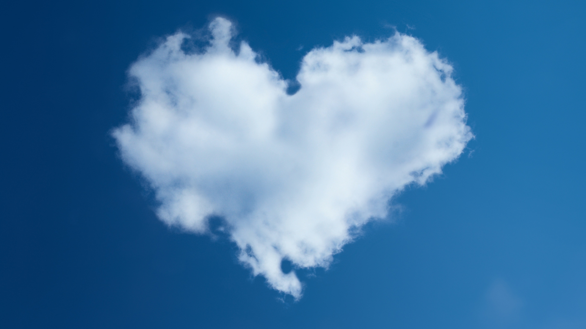 Обои сердце, облако, синий, дневное время, кучевое облако в разрешении 1920x1080