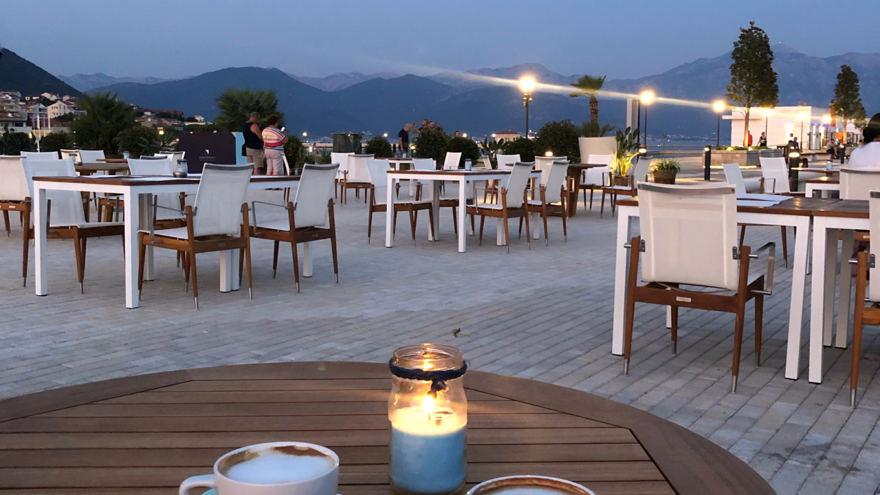 Обои прибежище, пентхаус, вода, крыша, недвижимость в разрешении 1280x720