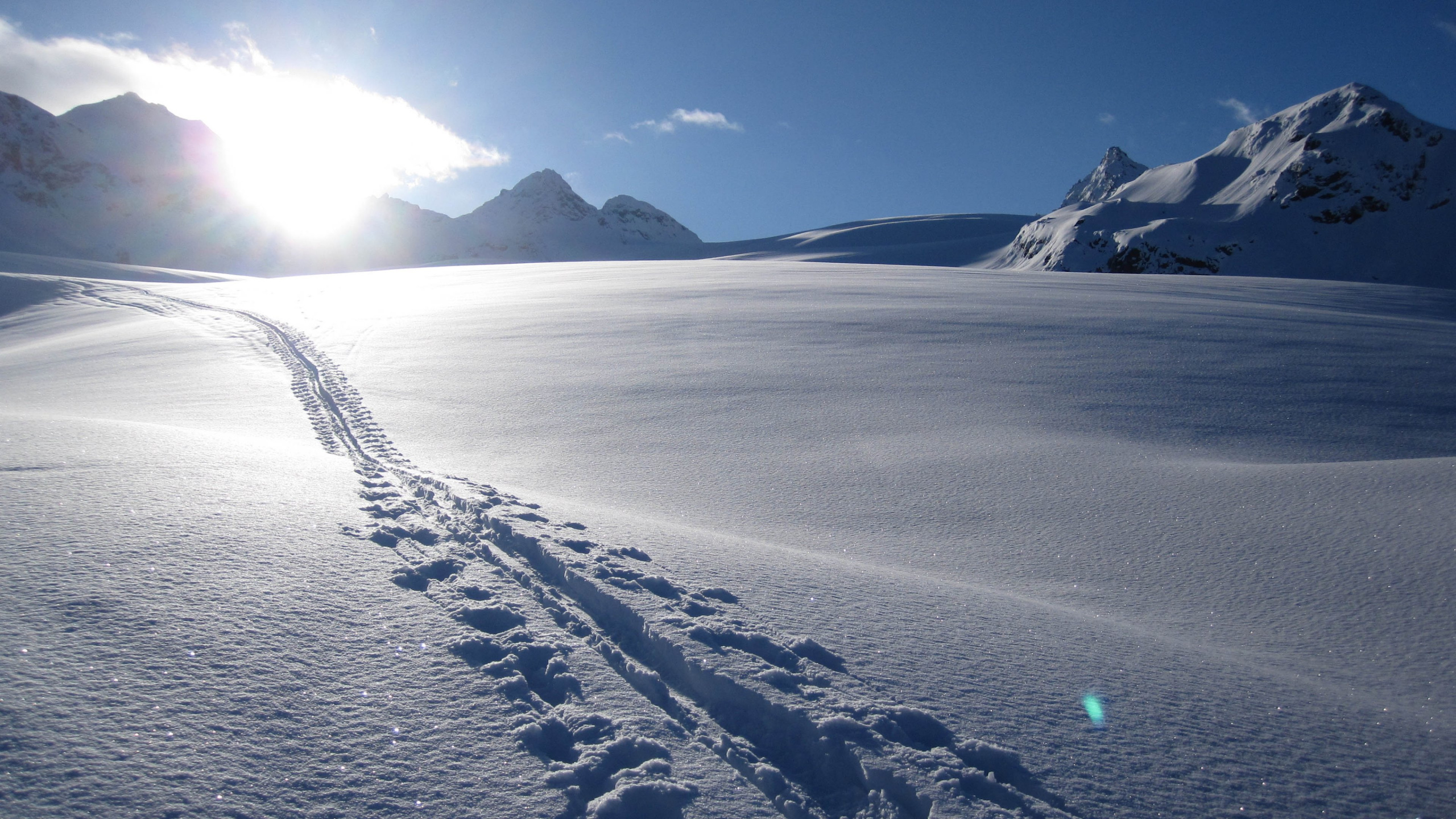 Обои гора, снег, ледяная форма, зима, горный хребет в разрешении 2560x1440