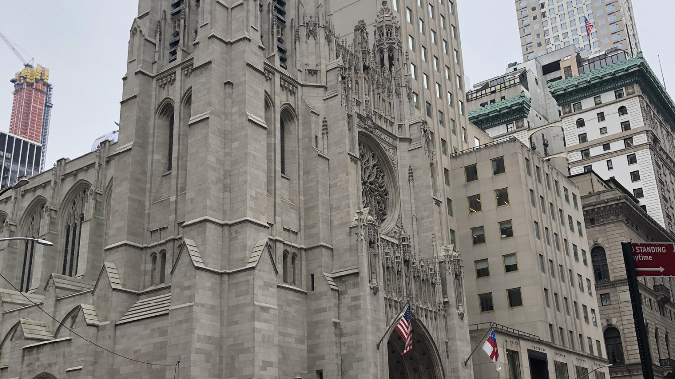 Обои Нью-Йорк, епископальная церковь св. фомы, окно, колесо, метрополия в разрешении 1366x768