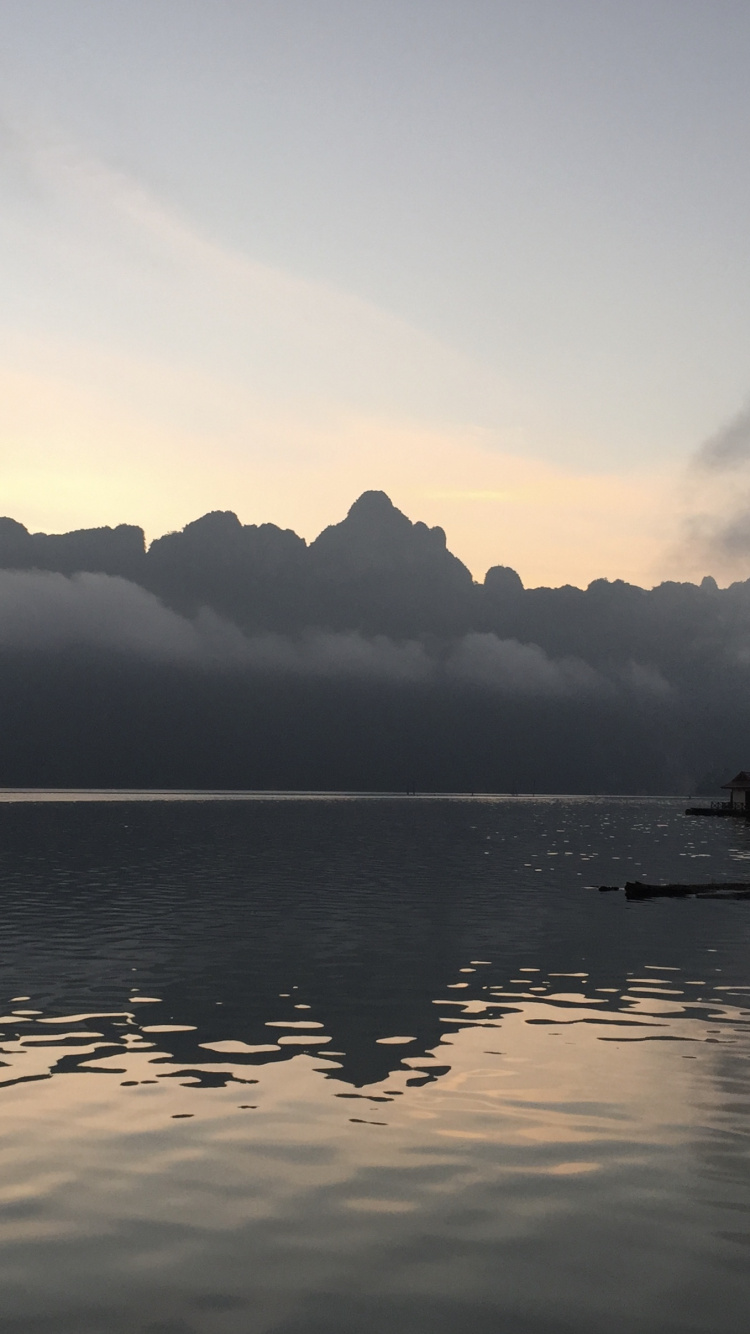 Обои отражение, вода, жидкий, гидроресурсы, жидкость в разрешении 750x1334