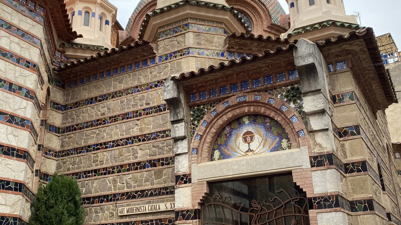 Обои живописная церковь, дверь, место поклонения, храм, святое место в разрешении 1366x768