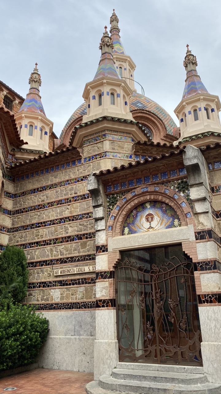 Обои живописная церковь, дверь, место поклонения, храм, святое место в разрешении 720x1280