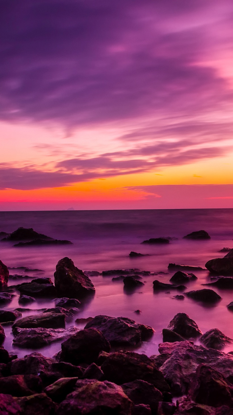 Обои закат, сумрак, водоем, природа, горизонт в разрешении 750x1334