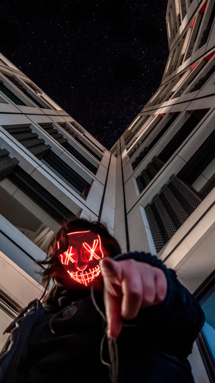 Обои красный цвет, растение, металл, здание, технологии в разрешении 720x1280