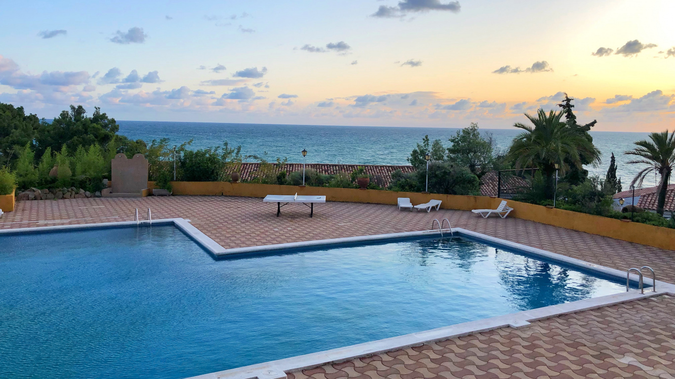 Обои плавательный бассейн, недвижимость, свойство, вода, облако в разрешении 1366x768