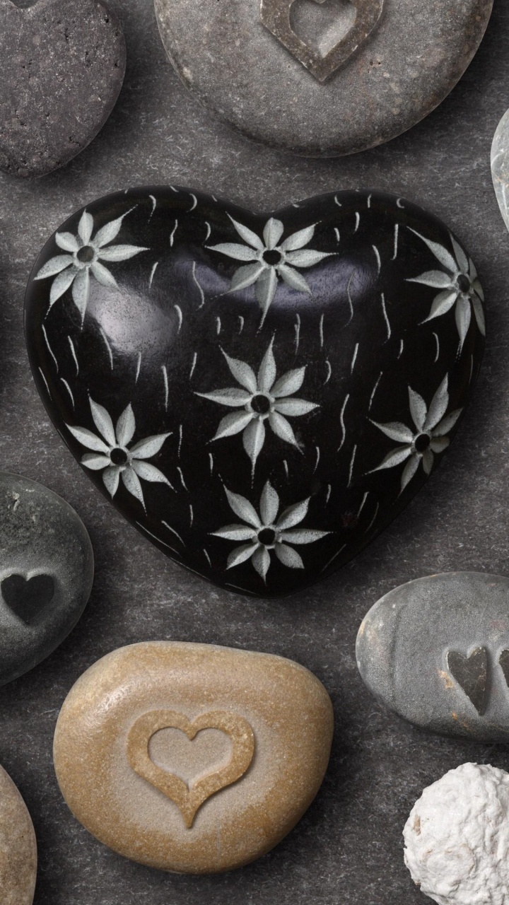 Обои сердце, булыжник, рок, материал, артефакт в разрешении 720x1280