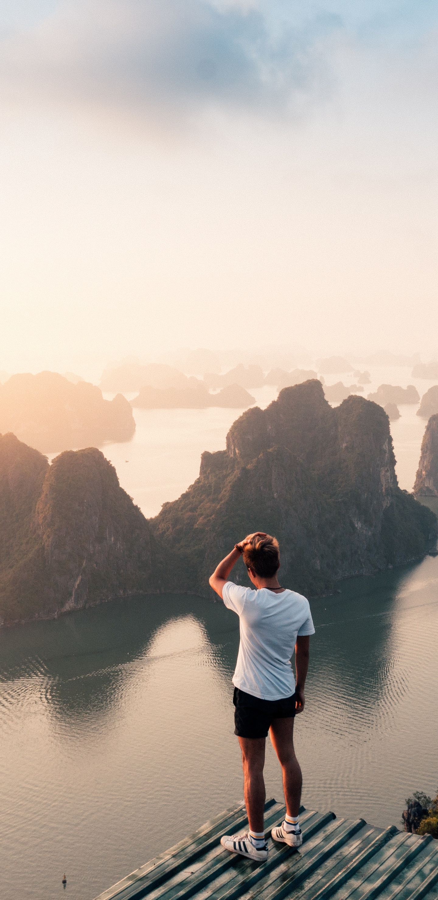 Обои вода, отражение, облако, утро, море в разрешении 1440x2960