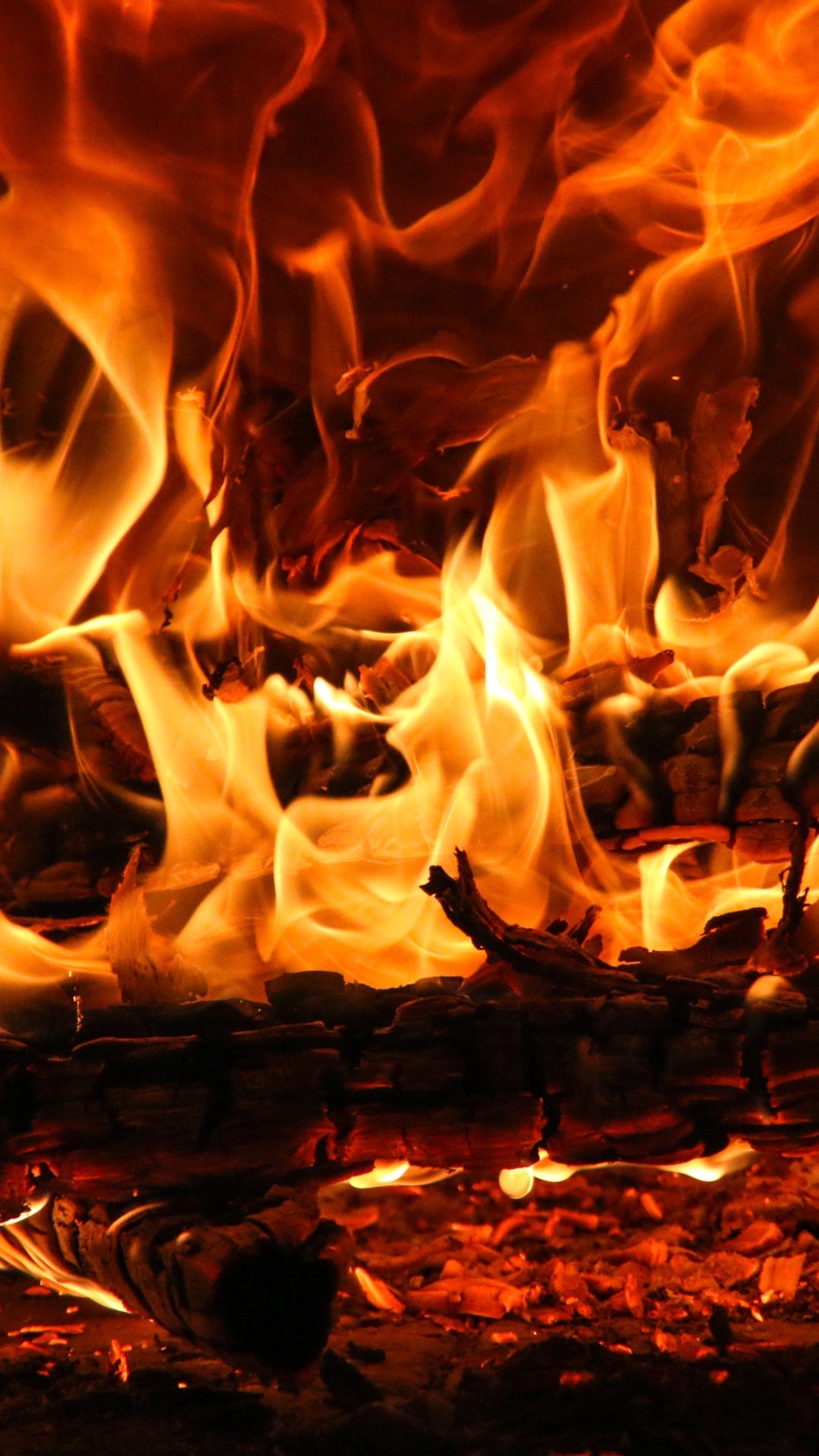 Обои тлеющий уголек, пламя, огонь, тепло, сгорание в разрешении 1080x1920