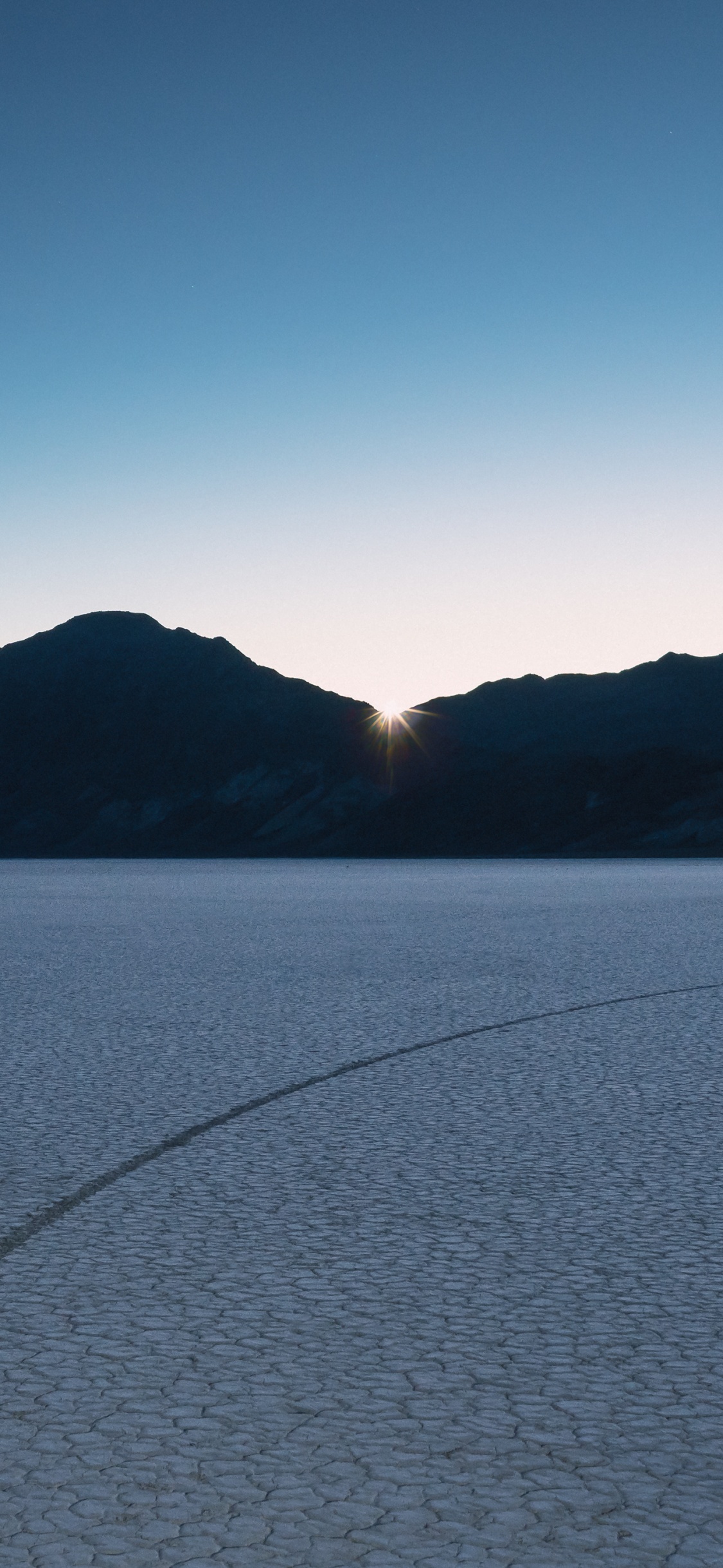 Обои макарон, Мохаве, Эпл, гора, вода в разрешении 1125x2436