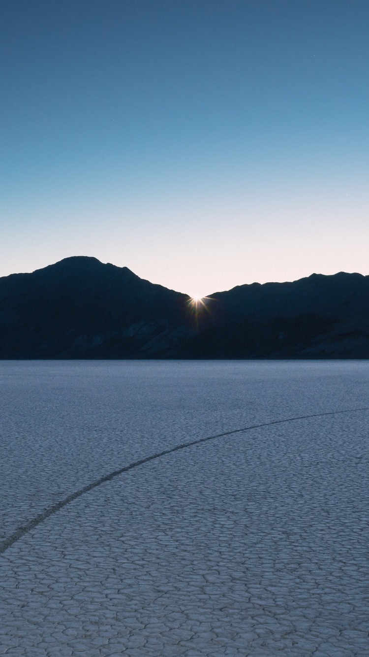 Обои макарон, Мохаве, Эпл, гора, вода в разрешении 750x1334