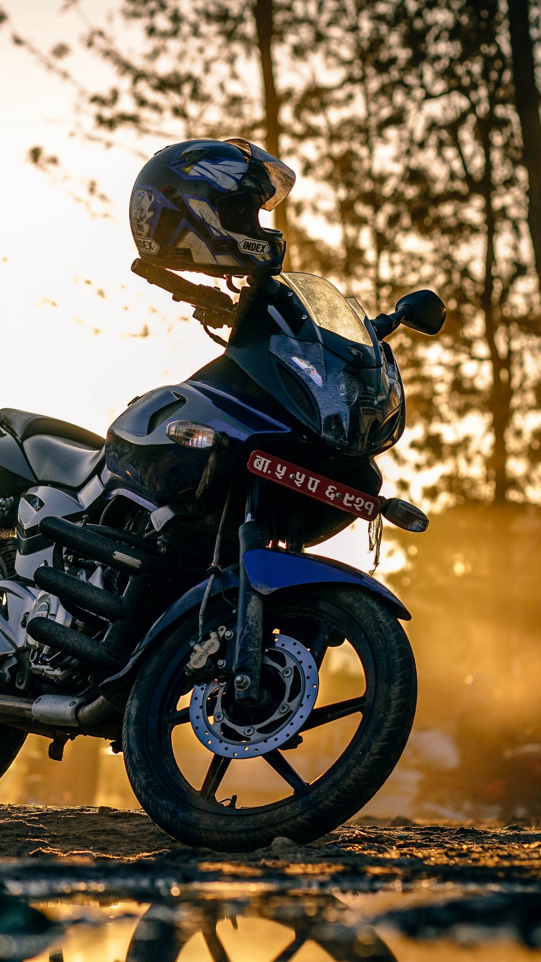 Обои мотоциклетный шлем, мотоцикл, безопасность мотоцикла, экстремальный вид спорта, мотоспорт в разрешении 1080x1920