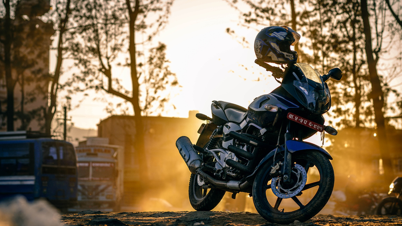 Обои мотоциклетный шлем, мотоцикл, безопасность мотоцикла, экстремальный вид спорта, мотоспорт в разрешении 1280x720