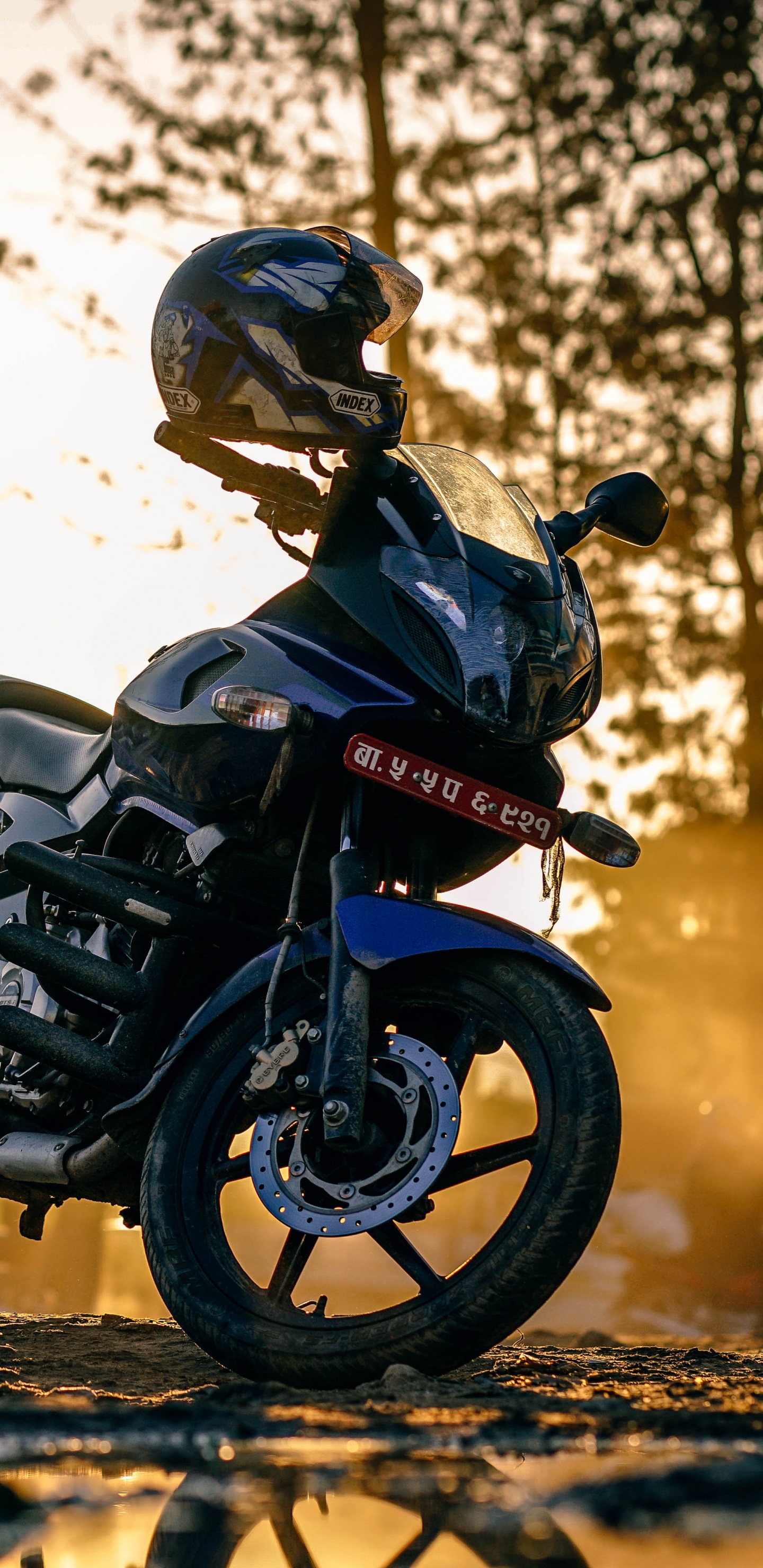 Обои мотоциклетный шлем, мотоцикл, безопасность мотоцикла, экстремальный вид спорта, мотоспорт в разрешении 1440x2960