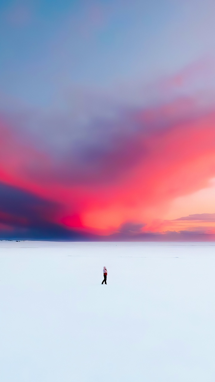 Обои облако, вода, Люди в природе, склон, природный ландшафт в разрешении 720x1280