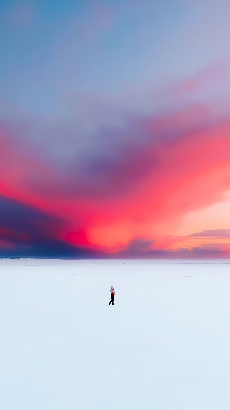 Обои облако, вода, Люди в природе, склон, природный ландшафт в разрешении 750x1334