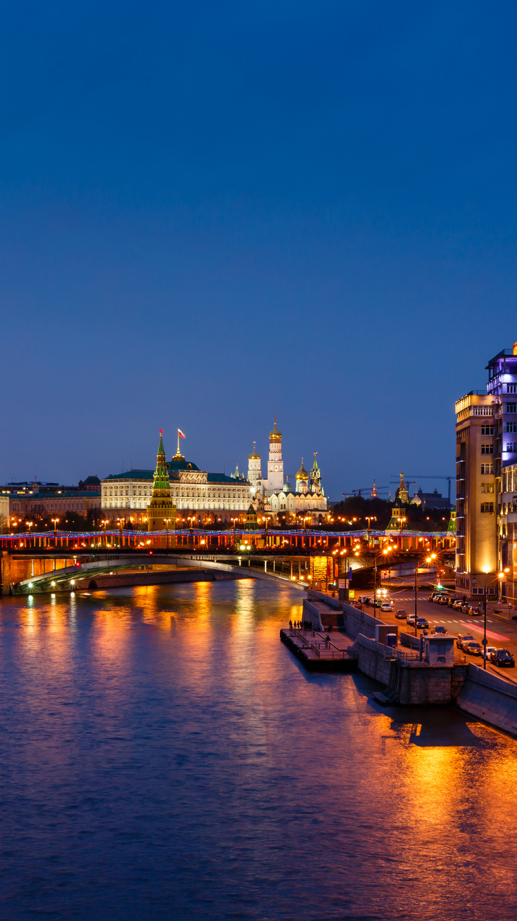 Обои Москва-река, ночь, город, реки, городской район в разрешении 750x1334