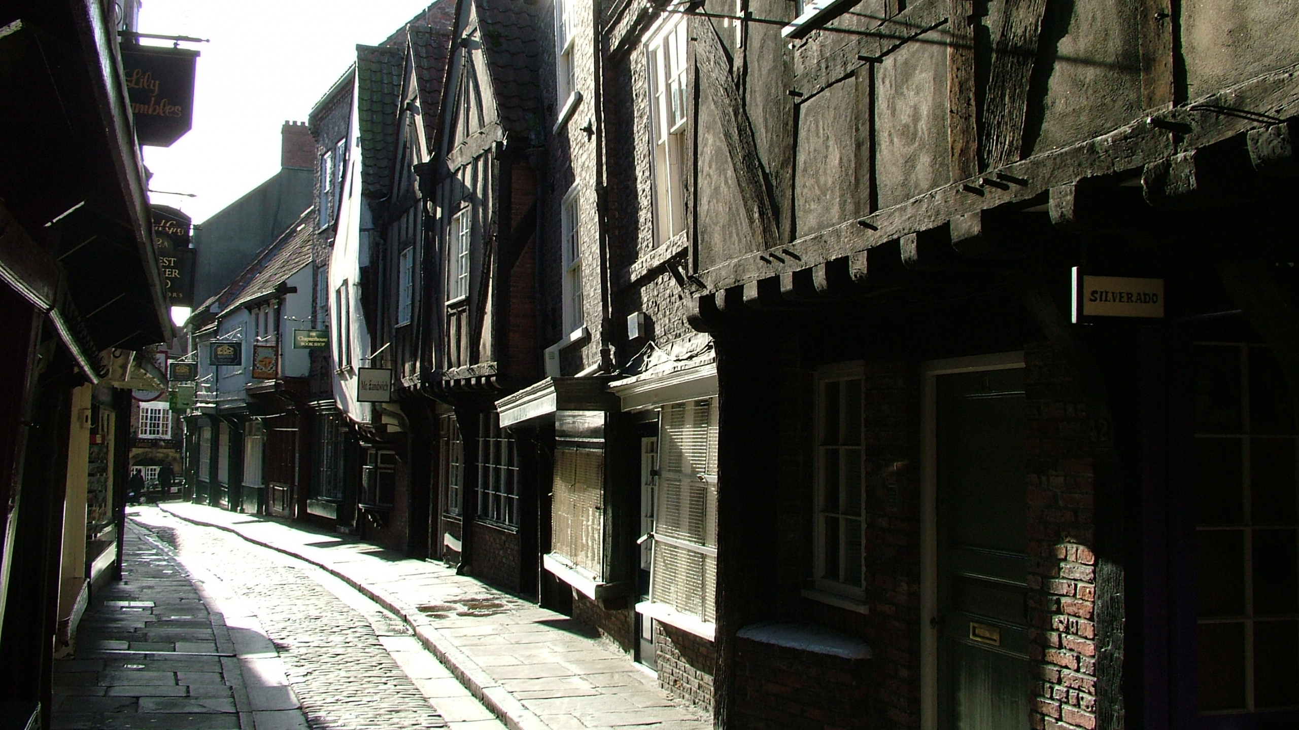 Обои средневековье, аллея, улица, городок, соседство в разрешении 2560x1440