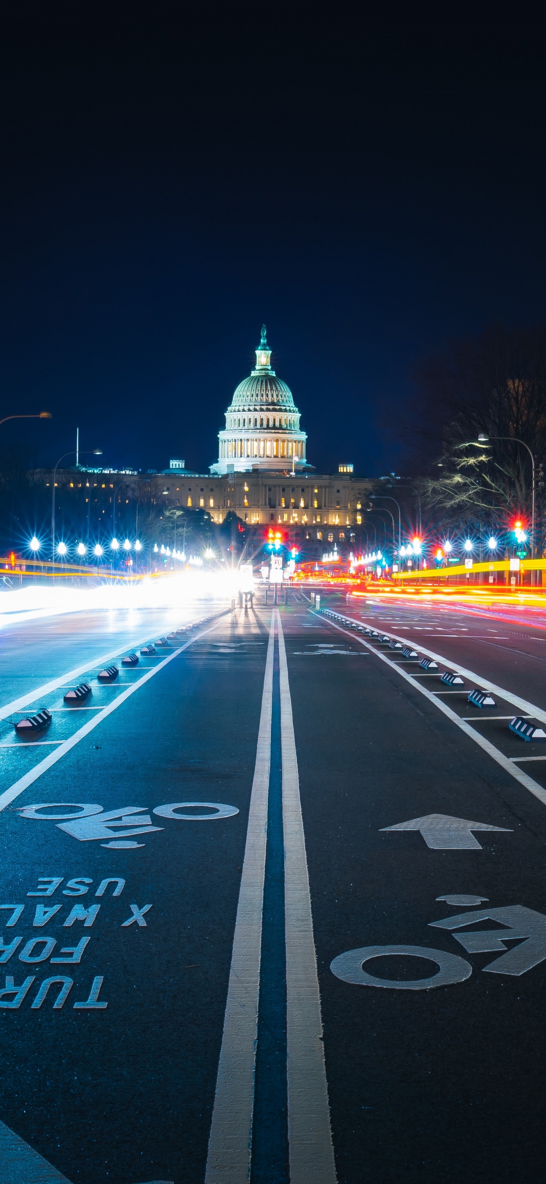 Обои ночь, ориентир, городской район, дорога, свет в разрешении 1125x2436