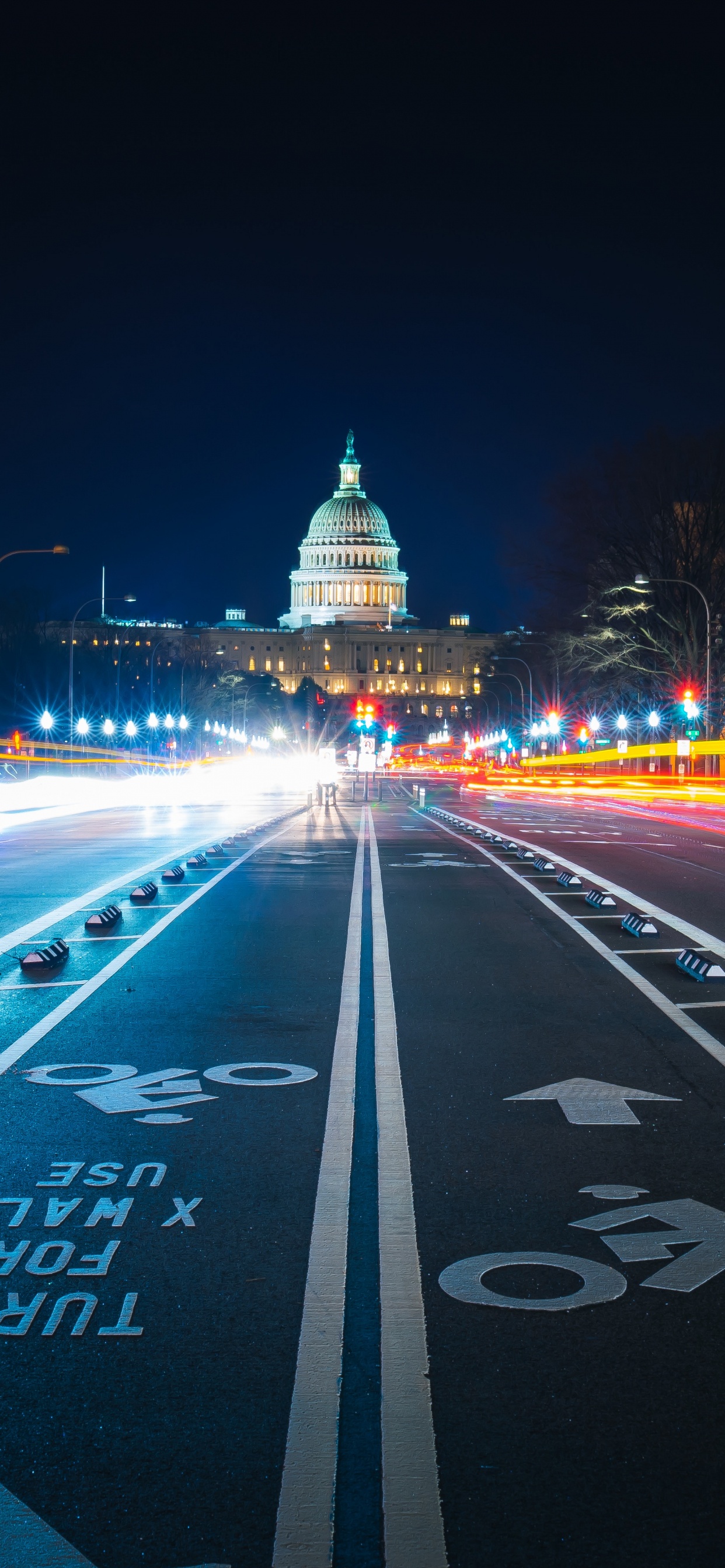 Обои ночь, ориентир, городской район, дорога, свет в разрешении 1242x2688