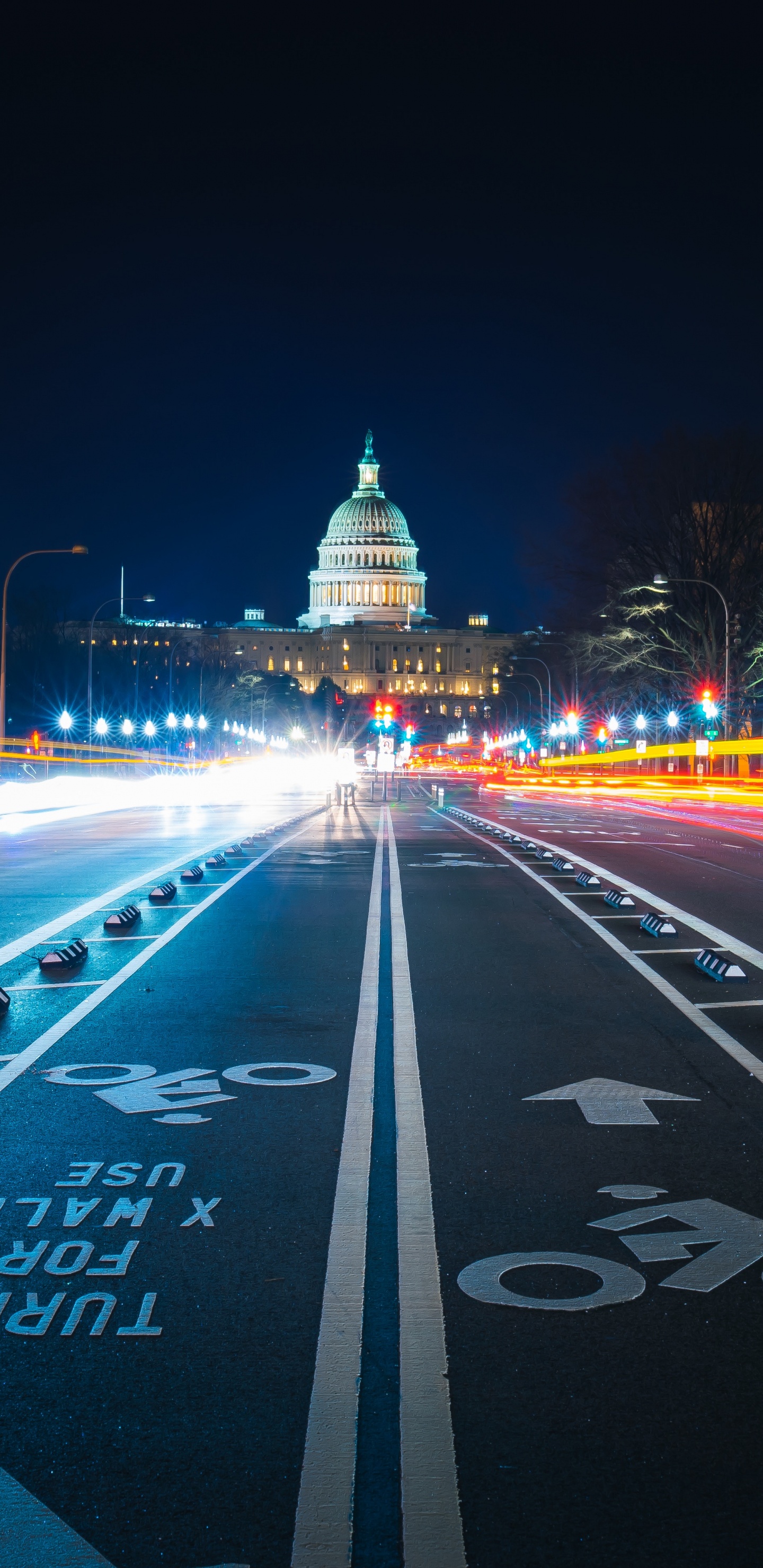 Обои ночь, ориентир, городской район, дорога, свет в разрешении 1440x2960