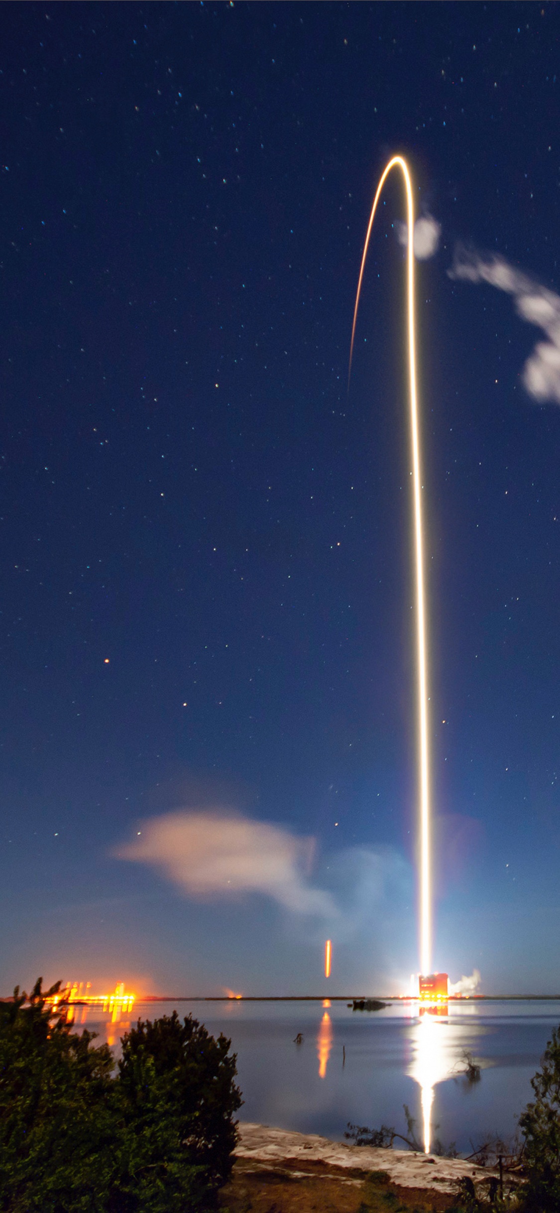 Обои SpaceX, много спутников в космосе, низкая земная орбита, искусственный спутник, космический мусор в разрешении 1125x2436