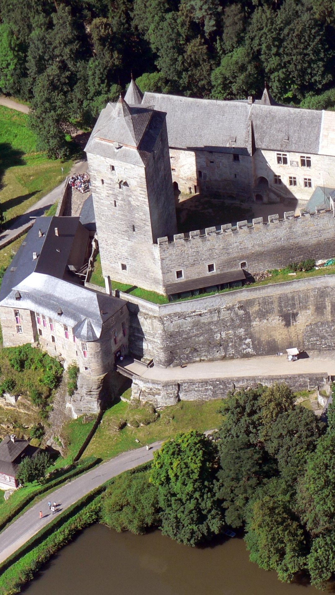 Обои Замок Троски, замок, здание, имущество, чешский рай в разрешении 1080x1920