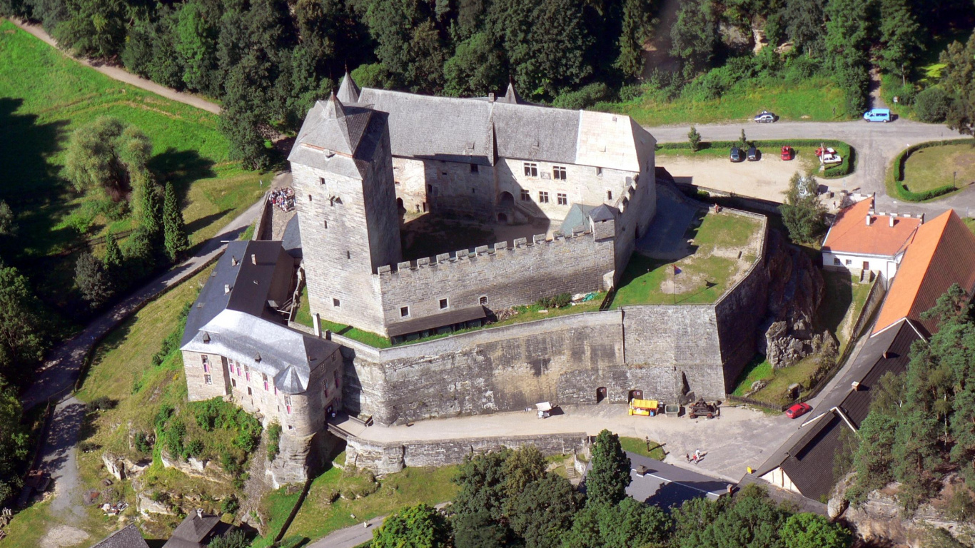 Обои Замок Троски, замок, здание, имущество, чешский рай в разрешении 1366x768