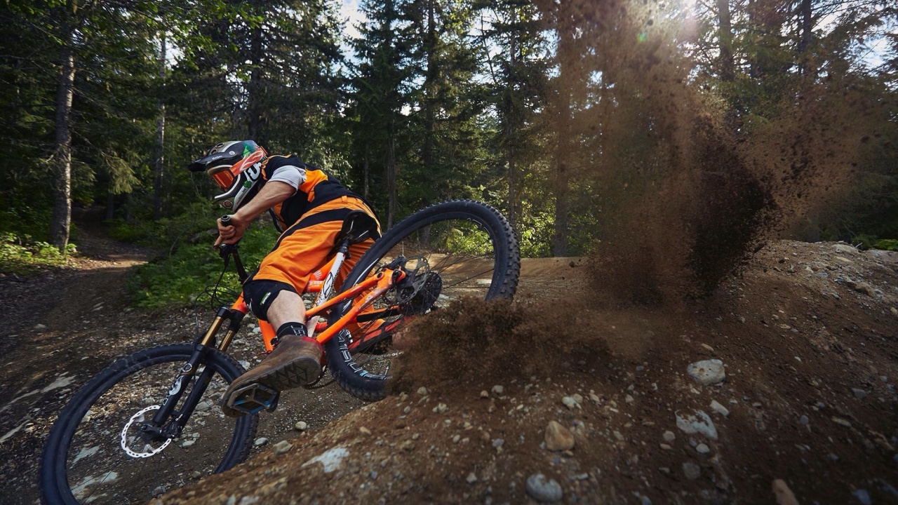 Обои велосипед, горный велосипед, горный спуск на велосипедах, занятие спортом, велосипедный спорт в разрешении 1280x720