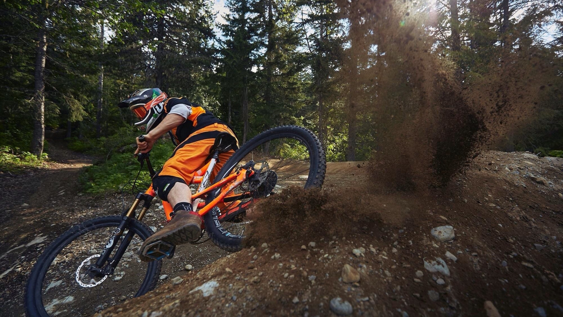 Обои велосипед, горный велосипед, горный спуск на велосипедах, занятие спортом, велосипедный спорт в разрешении 1920x1080