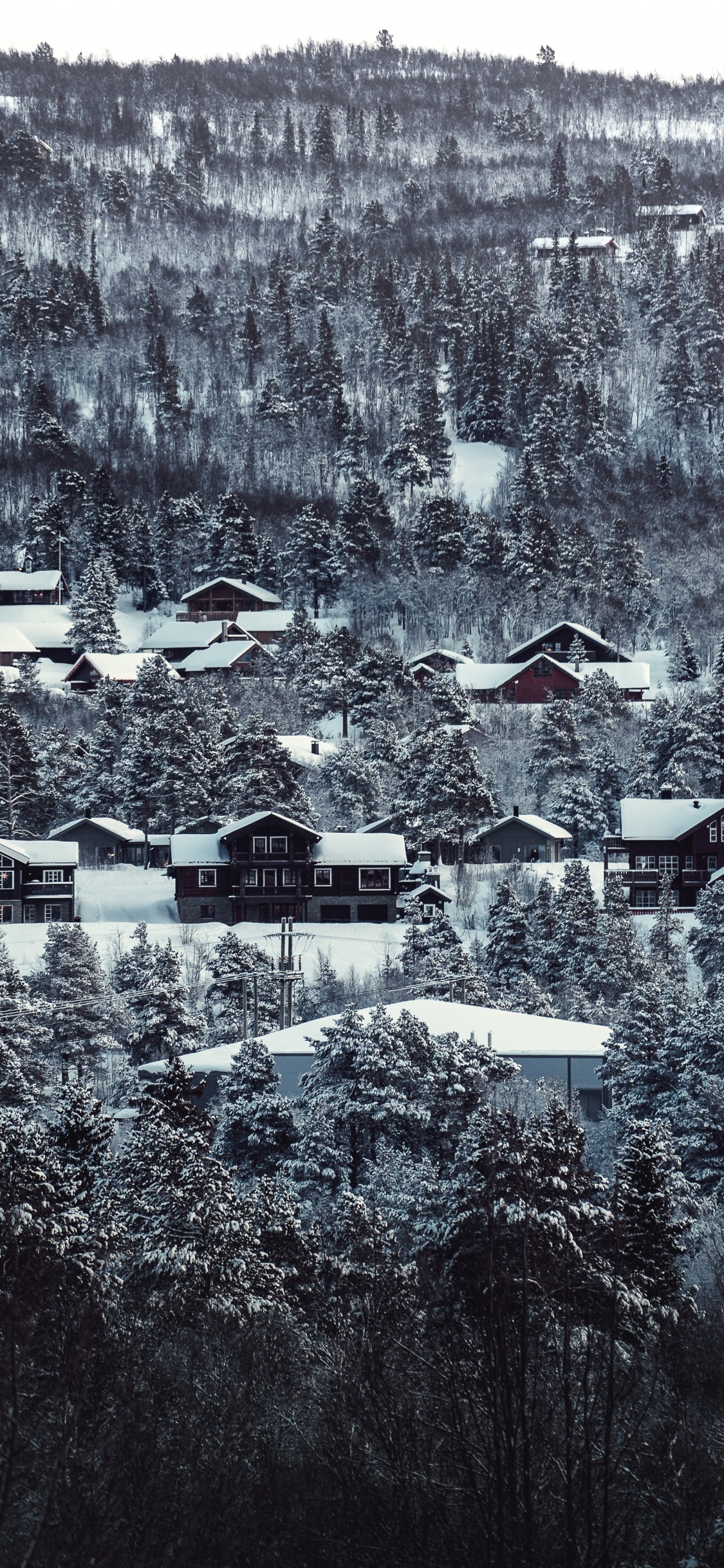 Обои Торридон, черный и белый, вода, пейзаж, архитектура в разрешении 1125x2436